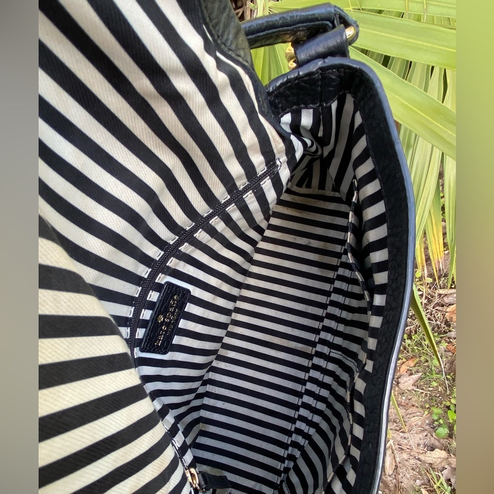 • Kate Spade • Black pebbled Leather Crossbody Removable Strap - Picture 5 of 9